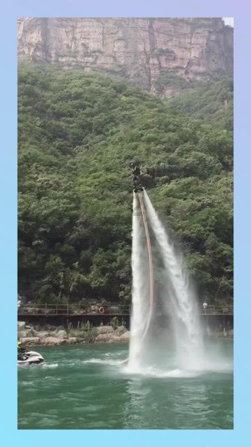 救援受困的鬃狼