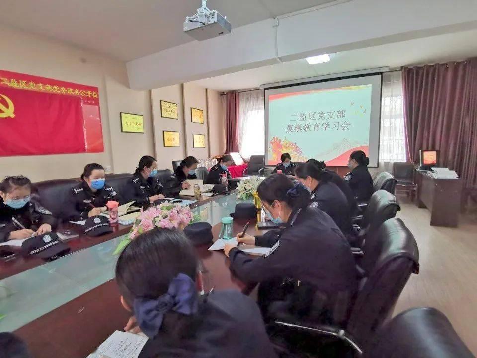 @小朋友们 刑警叔叔阿姨喊你来领取假期安全大礼包啦